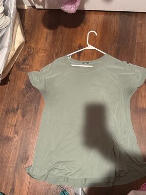Jodifl Women’s Sage Green Short Sleeve Top